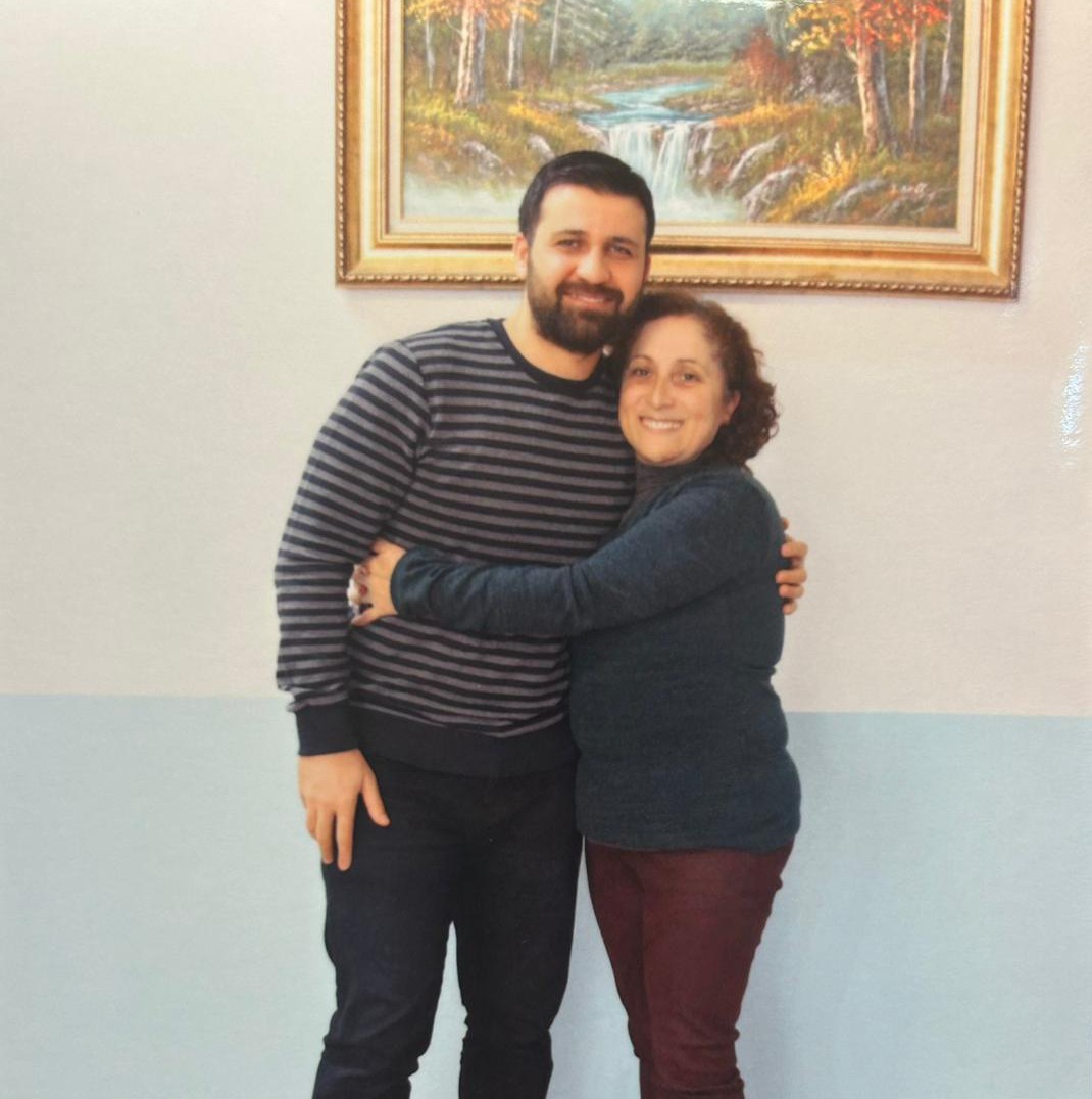 ⚖️ 15 Temmuz’da emir altında olup hiçbir yetkisi olmayan yüzlerce Askeri Öğrenci ve Kursiyer Teğmen, yaklaşık 10 yıldır ağırlaştırılmış müebbet cezalarıyla cezaevinde...

Ömürden,gençliklerinden giden koskoca 10 yıl...dile kolay!

Bugün, Kursiyer Teğmen Hasan Baysar'ın  doğum