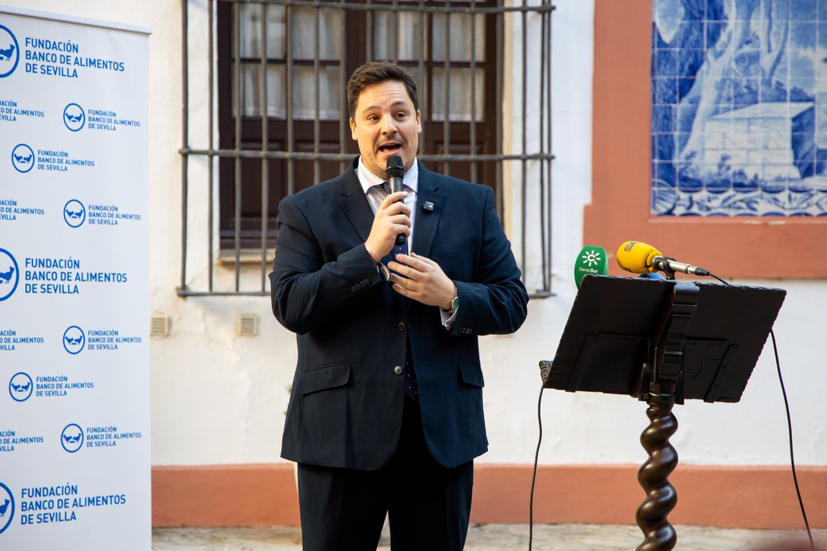 La Gran Recogida 2025 del <a href="/B_Alim_Sev/">Banco de Alimentos de Sevilla</a> comienza este viernes 7 de noviembre bajo el lema 'Lo damos todo'.

🔘 Más de 300 puntos de recogida y más de 3000 voluntarios.

🤝Desde el Ayuntamiento de Sevilla continuamos apoyando y aportando para una Sevilla más solidaria.