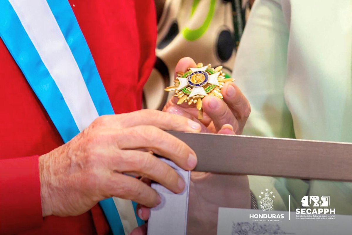 SECAPPH's tweet image. #SECAPPHINFORMA ​¡La grandeza se reconoce! 🌎🌳

​En el marco de la #COP30, la presidenta Xiomara Castro (@xiomaracastroz)  impuso la máxima condecoración hondureña —la Orden Francisco Morazán— al presidente de Brasil, Lula Da Silva (@lulaoficial) 🇧🇷

 Este reconocimiento resalta…