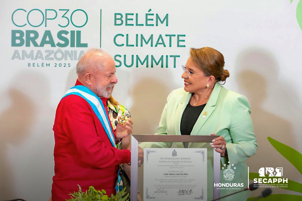 SECAPPH's tweet image. #SECAPPHINFORMA ​¡La grandeza se reconoce! 🌎🌳

​En el marco de la #COP30, la presidenta Xiomara Castro (@xiomaracastroz)  impuso la máxima condecoración hondureña —la Orden Francisco Morazán— al presidente de Brasil, Lula Da Silva (@lulaoficial) 🇧🇷

 Este reconocimiento resalta…