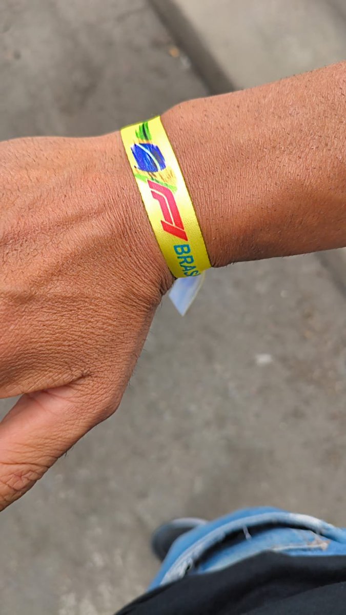 <a href="/rock_pix/">El Gallo 🇦🇷⭐️⭐️⭐️</a> <a href="/UnDinamo/">UnDinamo</a> ya que están hablando de BRASIL, informamos que tenemos enviado especial de los <a href="/EsbirrosUD/">ESBIRROS</a> para la carrera de F1 del finde...
el señor <a href="/guilllordo/">Guille</a>