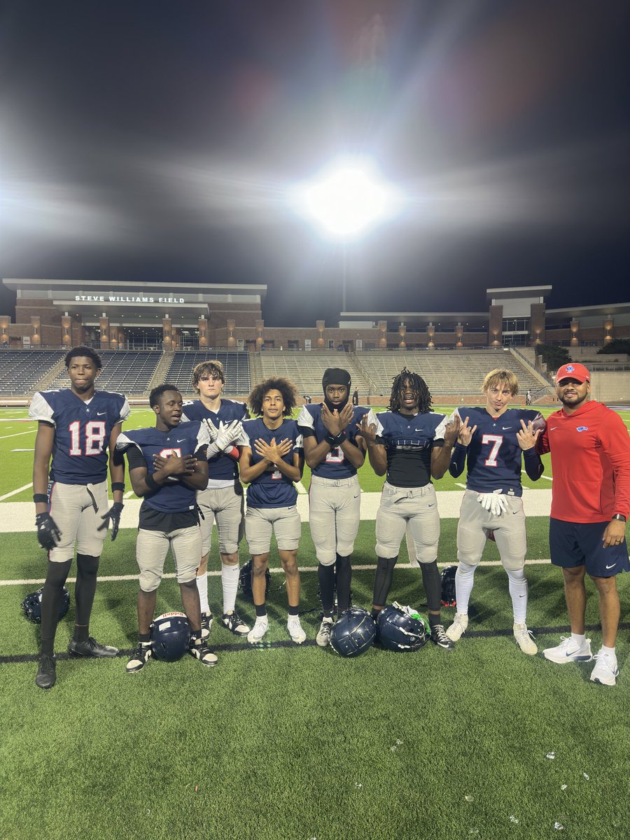 JaylenEllis_'s tweet photo. JV 1: 9-0 avg points allowed per game. 4.6💰
JV2: 9-0-1 avg points allowed per game. 6 💰

Bunch of ballers in this group. #ballhawks 

#Dominate https://t.co/v1kgFzjXHF