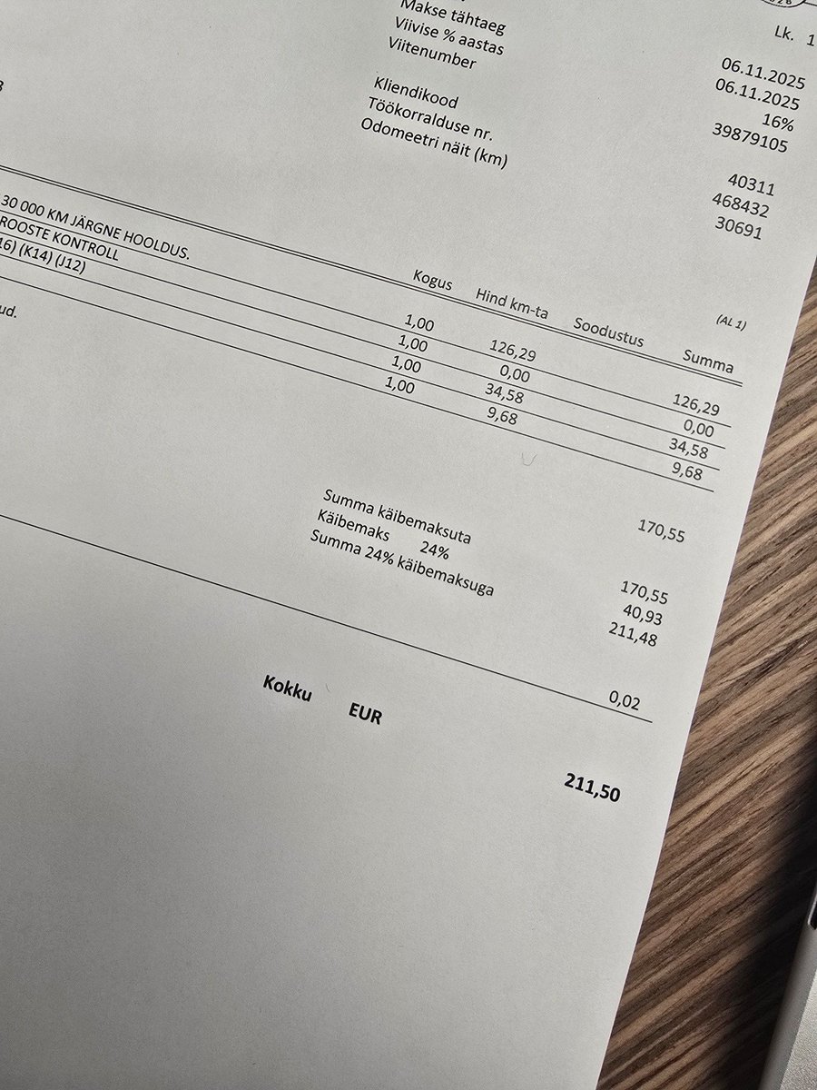 Veel üks põhjus, miks mulle elektriautod meeldivad. Pärast 11 kuuga 30 000 km läbimist tuli esinduses teha esimene hooldus. Hind 211.50€ 🥳