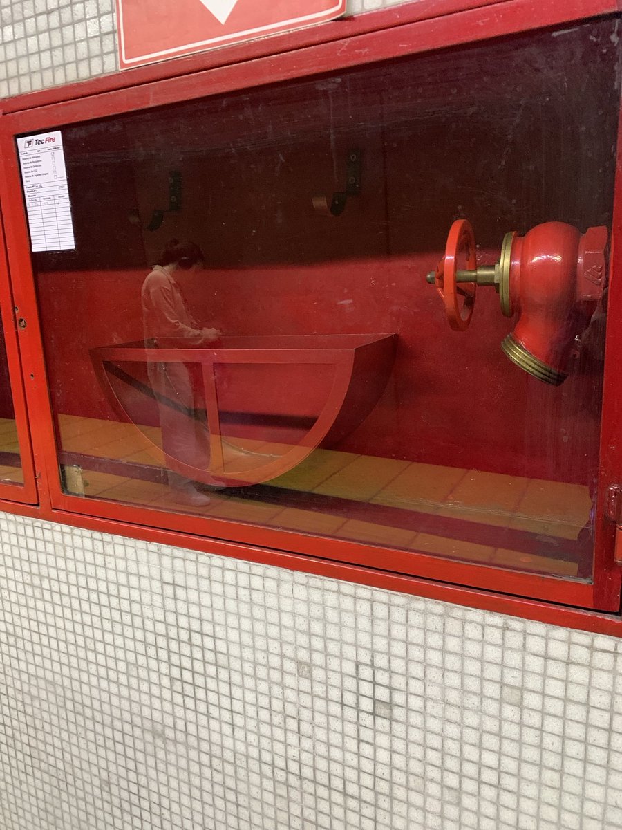 superjulin's tweet image. Verificado? Subte línea E estación correo central - puesto hidrante, que verificaron el 17/10/25 amigo , que no hay nada ? Mamadera