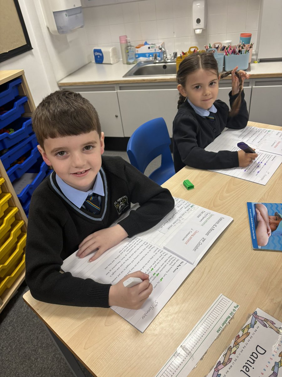 MrsPierce1604's tweet image. 🖍️ Spotting connectives in! We used highlighters to find the word “and” in sentences — helping us join our ideas together for our fantastic recount writing! ✍️💡 #CfE #P2Literacy #GrammarFun #RecountWriting