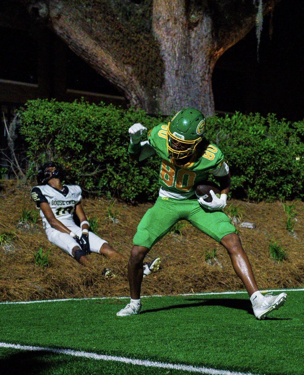 Regular szn HIGHLIGHTS‼️📲📲
<a href="/SummervilleFB/">Summerville Football</a> <a href="/CoachMP__/">Marlon Pryor</a> <a href="/CoachMagwood/">Cory Magwood, CSCS</a> <a href="/CoachJDon/">Jordan Donald</a> <a href="/thejaidenkelly4/">Jaiden “Da LandLord” Kelly-Murray</a> <a href="/ZavarionJ4/">Zavarion “ ZJ ” Jenkins</a> #WR1

hudl.com/v/2T9Re1