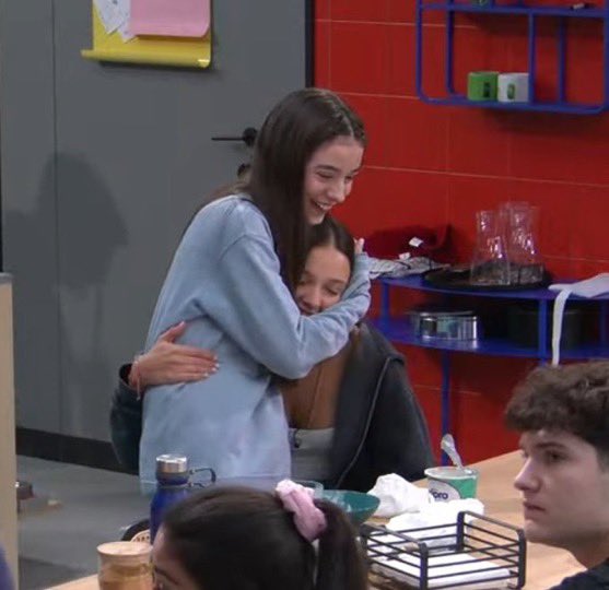 Me encanta ver a las Clivia con Cristina enserio
🥺❤️‍🩹 #OTDirecto6N