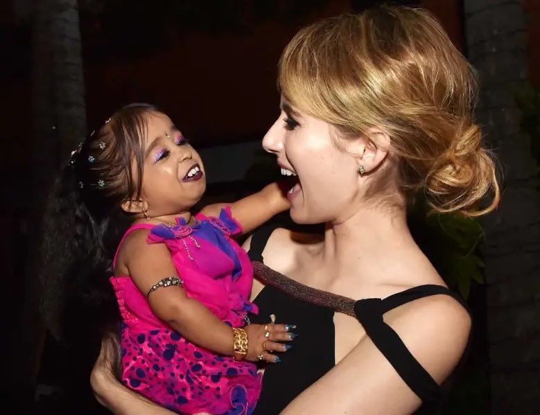 albertoutspoken's tweet image. She’s the only person Emma Roberts has ever been nice to 😭