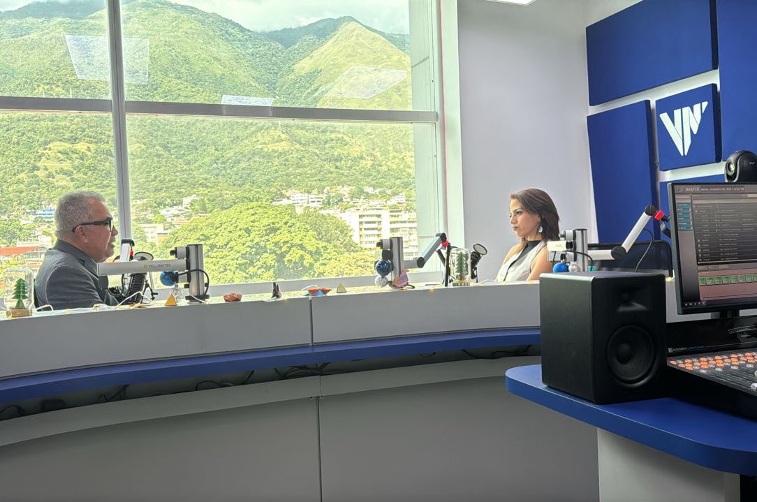 Muchísimas gracias a <a href="/emmacaroagurto/">EMMA CAROLINA AGURTO</a> por entrevistarme minutos atrás.

Insistí que #Venezuela es un País en Paz y de Paz así como del rechazo universal -hasta del propio pueblo estadounidense- de las políticas de agresión contra #Venezuela pero también contra  #Colombia, #México.