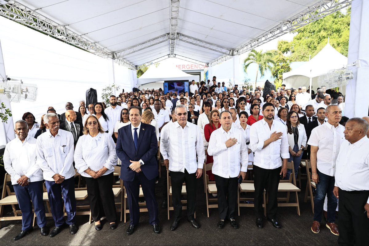 SNSRDO's tweet photo. #Ahora 
El presidente @luisabinader encabeza la inauguración del remozamiento general y nueva Emergencia del Hospital Municipal Yaguate.

📲Únete a la transmisión en vivo https://t.co/FOAEDuEe8G https://t.co/9721ejAuU5