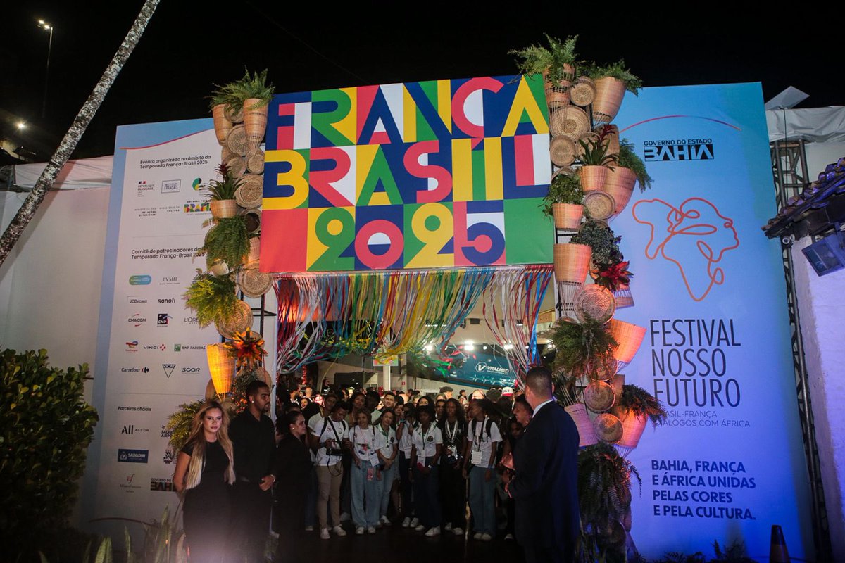 Um prazer acompanhar presidente <a href="/EmmanuelMacron/">Emmanuel Macron</a> em mais uma visita ao 🇧🇷. Dessa vez para valorizar as relações entre Europa, África e Brasil, graças ao Fórum Nosso Futuro (Salvador) e para reafirmar nosso compromisso com o meio ambiente na #COP30
📸 A. Tropicana
📸Polícia Federal