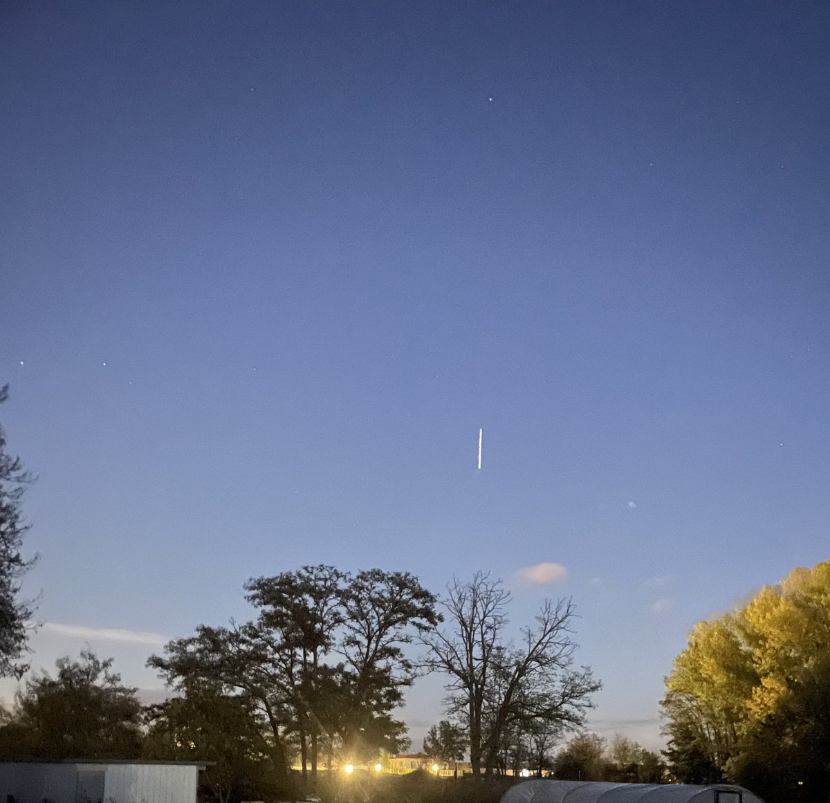 mongil91's tweet photo. Acabo de ver esto en el cielo alguien sabe de qué se puede tratar #astronomia #cometa #cielo #nasa #estacionespacialinternacional https://t.co/xV6jYcrKAH