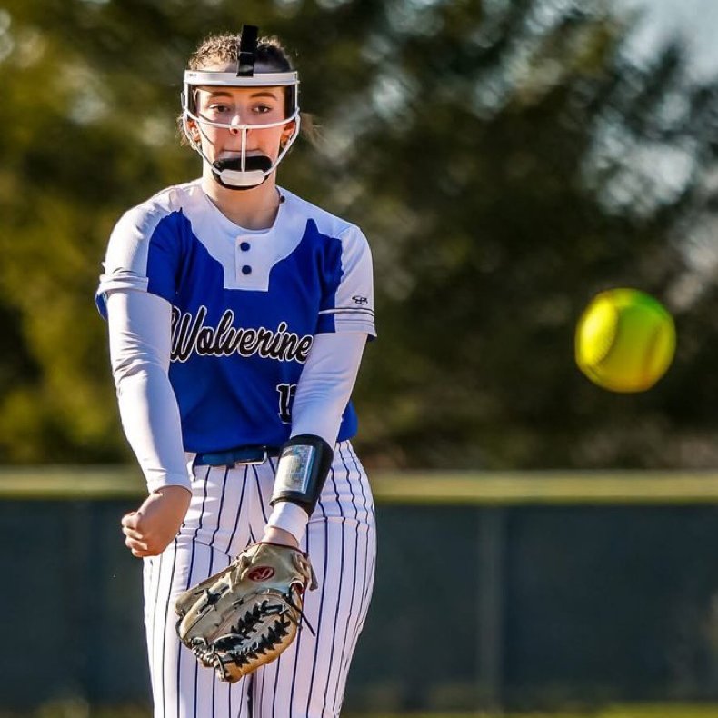 2027 #ScoutUsoftball RHP Anna Dornbach went 11-5 this fall with a 2.52 ERA and 107 strikeouts! ScoutU.com/AnnaDornbach @ADornbach2027