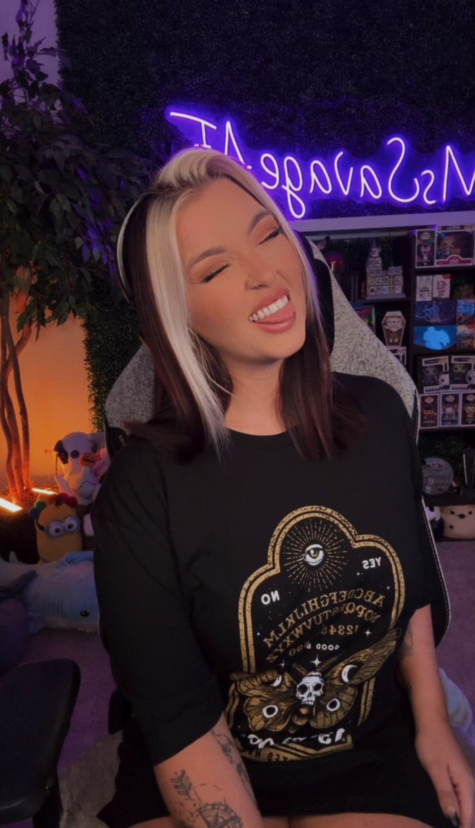 GIRLS JUST WANNA PLAY VIDEO GAMES 🥰

kick.com/MsSavageAF
Twitch.tv/MsSavageAF