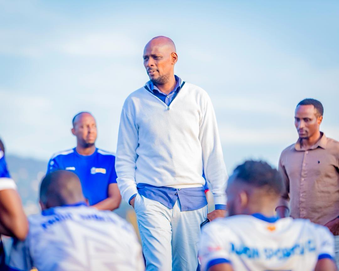 muhaziyacu's tweet photo. #RPL || #APRRAY
Abayobozi n’abakunzi ba Rayon Sports basuye imyitozo y’ ikipe yitegura guhangana na APR FC…
Imyiteguro irakomeje!!!
#DerbydeMillescollines #RayonSports #APRFC https://t.co/7qTPN3Synu
