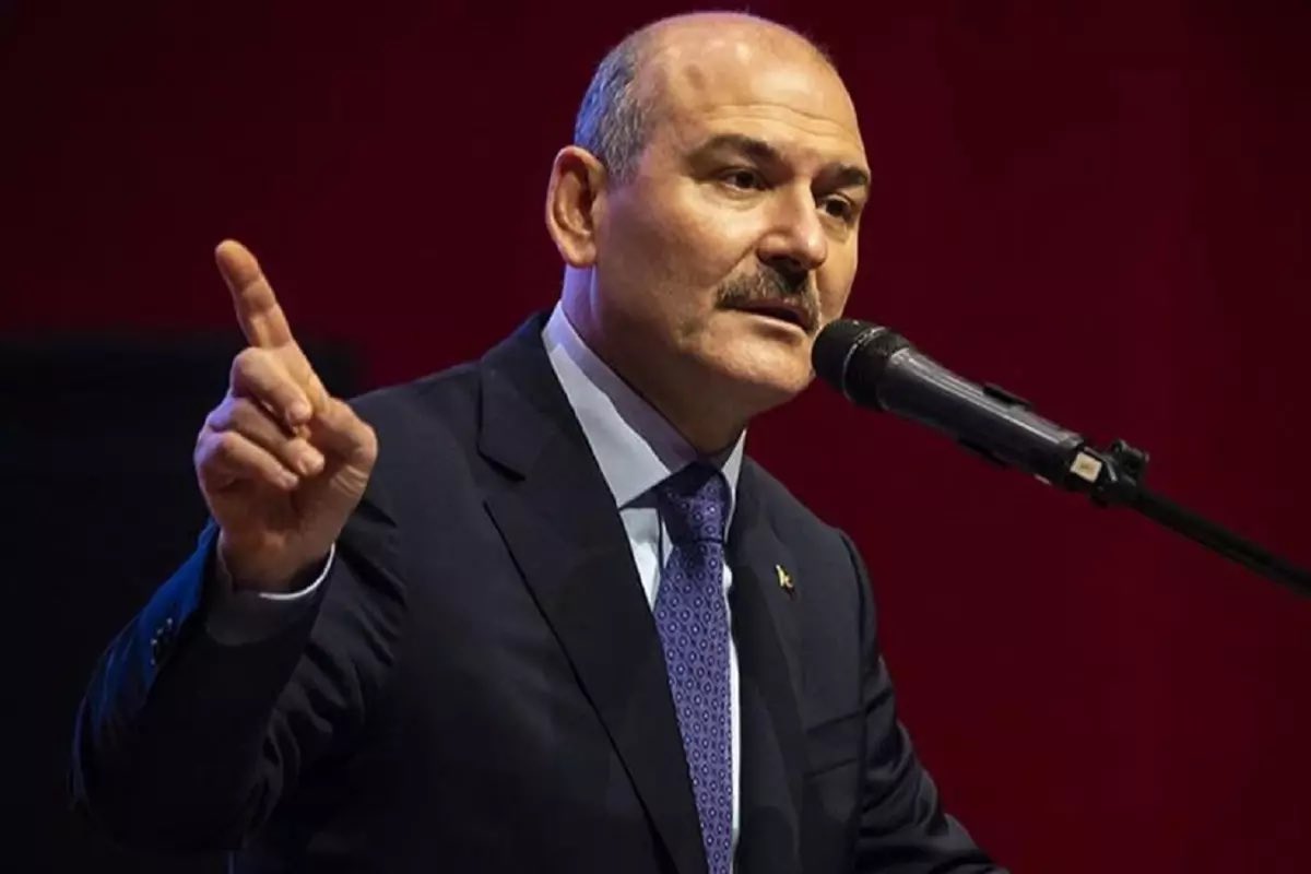📍Süleyman Soylu; Özgür Özel’le bugünden sonra (bizden) kim muhatap olur kim ilişki kurarsa  “Tayyip Erdoğan’ın iti köpeği” sözünü kendi üzerine almış olur. Şahsen ben de o kişiye “it köpek” muamelesi yaparım. Demedi demeyin.