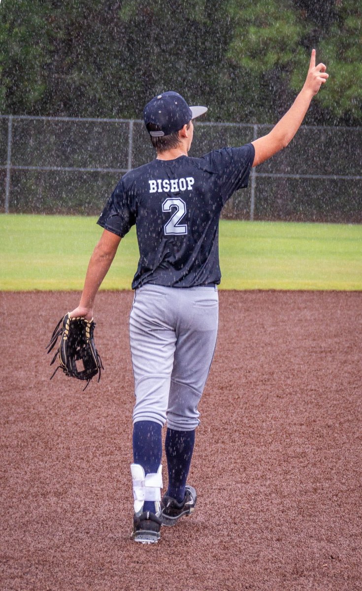 ColtenBishop11's tweet photo. Leadership shows up when conditions aren’t perfect. Communicating and leading the team from 3rd base — rain or shine. 🌧️
#NextLevelAthlete #BaseballJourney #PitcherMindset https://t.co/zo1lqlgT37