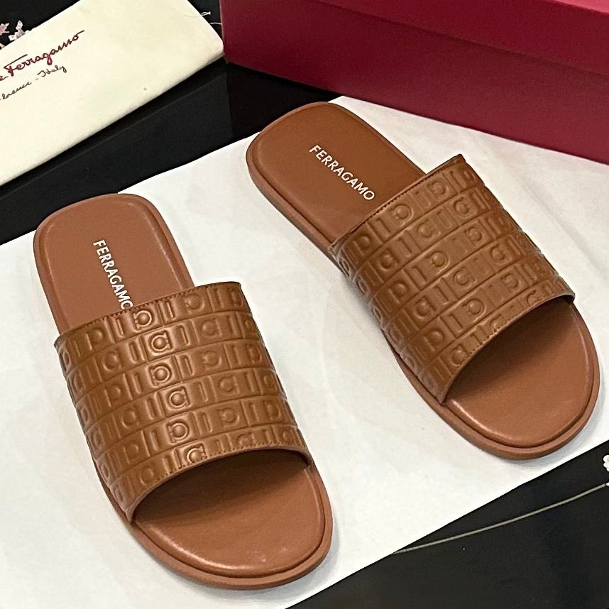 FashionCelesthi's tweet image. Quick &amp;amp; comfy slip-ons—effortless style for the hustle! 🚀

Sizes: 40-46  
Price: ₦53,000  

Slip into ease—DM to own!  

@RMD_Kingdom @YewandeA @Vans  

Nationwide delivery  

#SlipOns #NigerianFashion #Streetwear #NaijaStyle #CasualShoes #LagosFashion #AffordableFashion