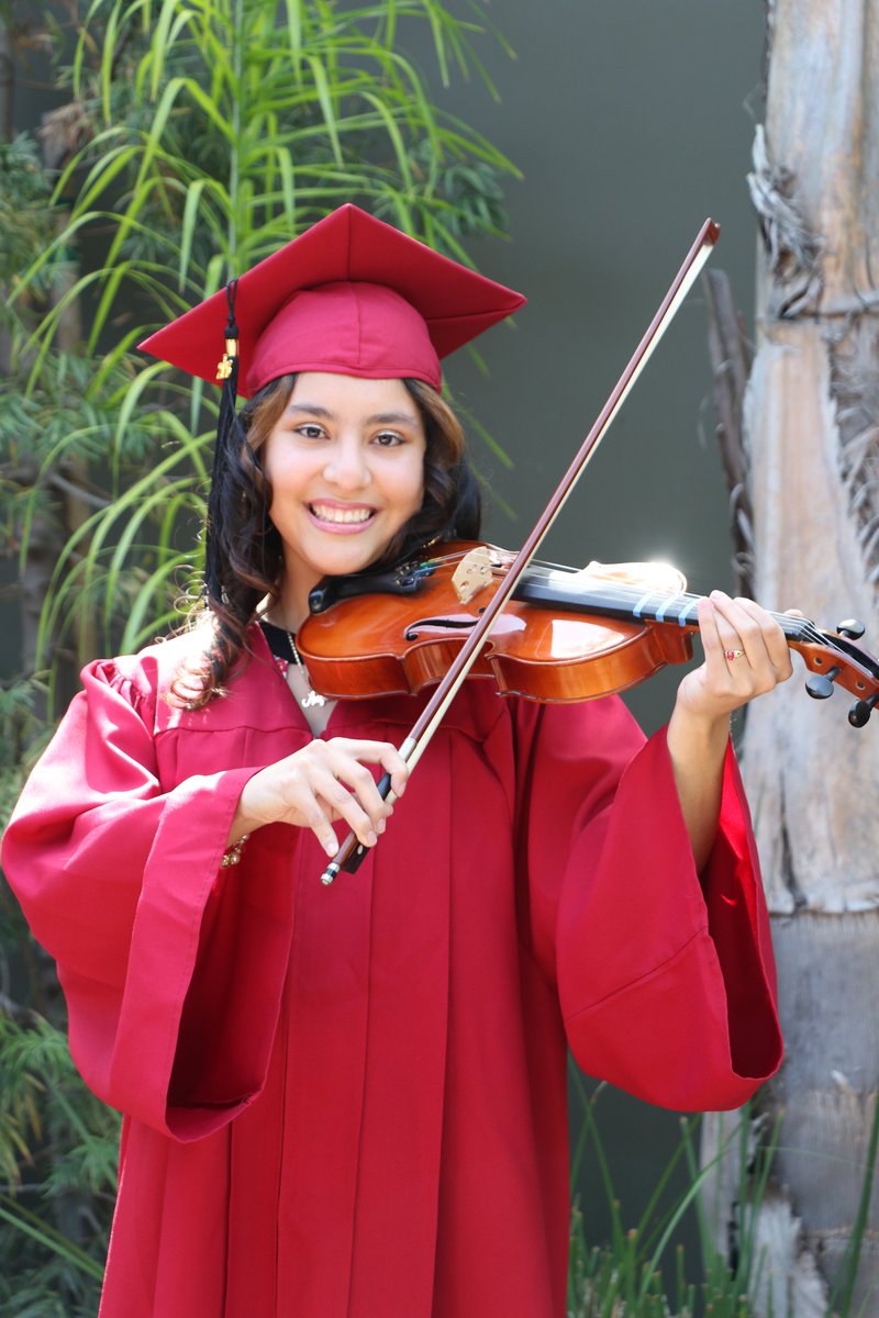 HarmonyProject's tweet image. It is #NationalFirstGenerationCollegeStudentDay! 83% of our 2025 grad class were first-gen. 

“Being a first generation student means navigating your own career path with resilience and strength,&quot; said HP alum Angelica.   

#GiveMusicChangeLives #MusicEducation #HarmonyProject