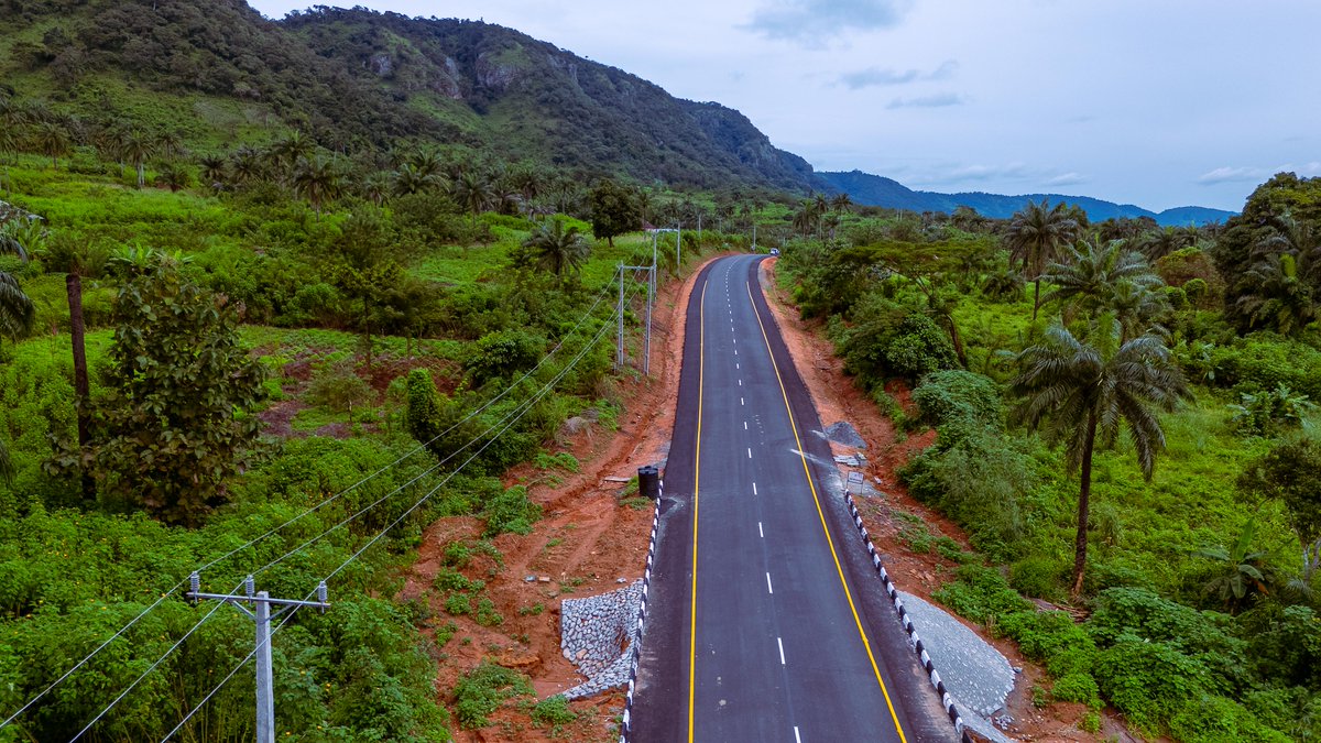 ekitistategov's tweet image. Governor Lucky Aiyedatiwa of Ondo State has officially commissioned the 13.27-kilometer Okemesi–Itawure Road, following an invitation from Governor Biodun Abayomi Oyebanji of Ekiti State.

This newly reconstructed road stands as a clear testament to Governor Oyebanji’s steadfast…