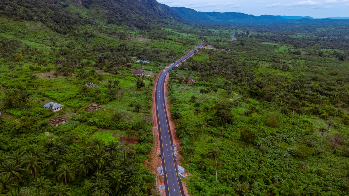 ekitistategov's tweet image. Governor Lucky Aiyedatiwa of Ondo State has officially commissioned the 13.27-kilometer Okemesi–Itawure Road, following an invitation from Governor Biodun Abayomi Oyebanji of Ekiti State.

This newly reconstructed road stands as a clear testament to Governor Oyebanji’s steadfast…