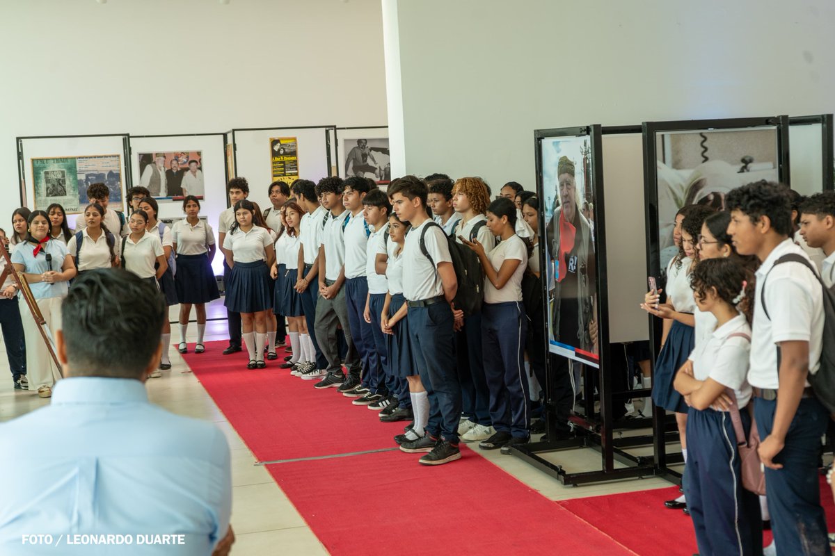 db_nicaragua's tweet photo. 📸✨ La Juventud Sandinista 19 de Julio y el Movimiento Cultural Leonel Rugama clausuraron la Exposición Fotográfica en homenaje al Cro. Brian Wilson en el Centro Cultural Tino López Guerra, Managua, destacando su valentía y compromiso con la paz. ❤️🖤
#Nicaragua
#JS19J https://t.co/EsJmMI7ihD