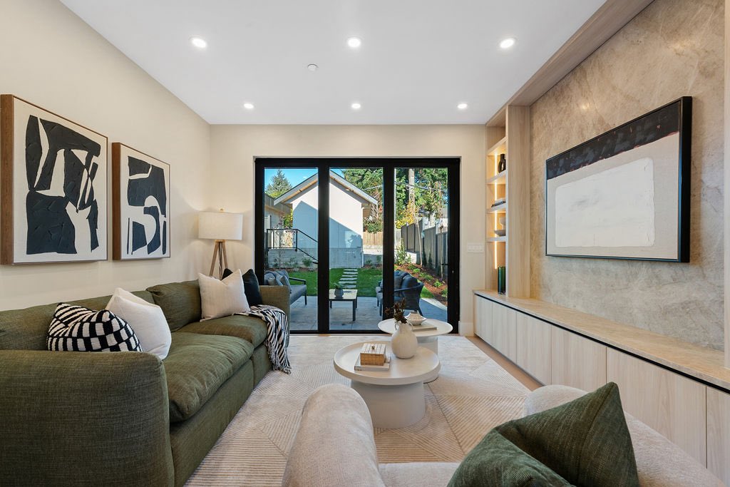 PontilloRealty's tweet photo. NEW LISTING - BRAND NEW DETACHED HOME

📍 504 E 5th Street, North Vancouver 
🔑 $2,699,000 

Modern interior finishes, sleek architectural lines, and a smart-designed 2 bed suite with a 1 car EV ready garage. 

🏡 Open House: Sunday from 2-4 PM

https://t.co/Heavpozc7l https://t.co/kJtLVtMTFg