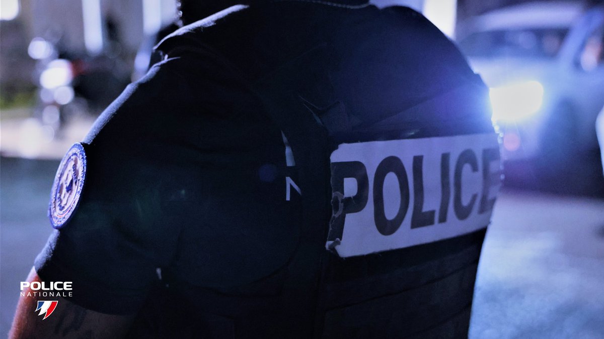 PoliceNat973's tweet image. #Assistance |🚨Cette nuit, au cours d'une patrouille, la #PoliceSecours a retrouvé une passagère de scooter allongée sur la voie publique à la suite d’un accident.
👉Le conducteur avait quitté les lieux, la laissant seule sur place.
👉Elle a été transportée au CHU de Cayenne.