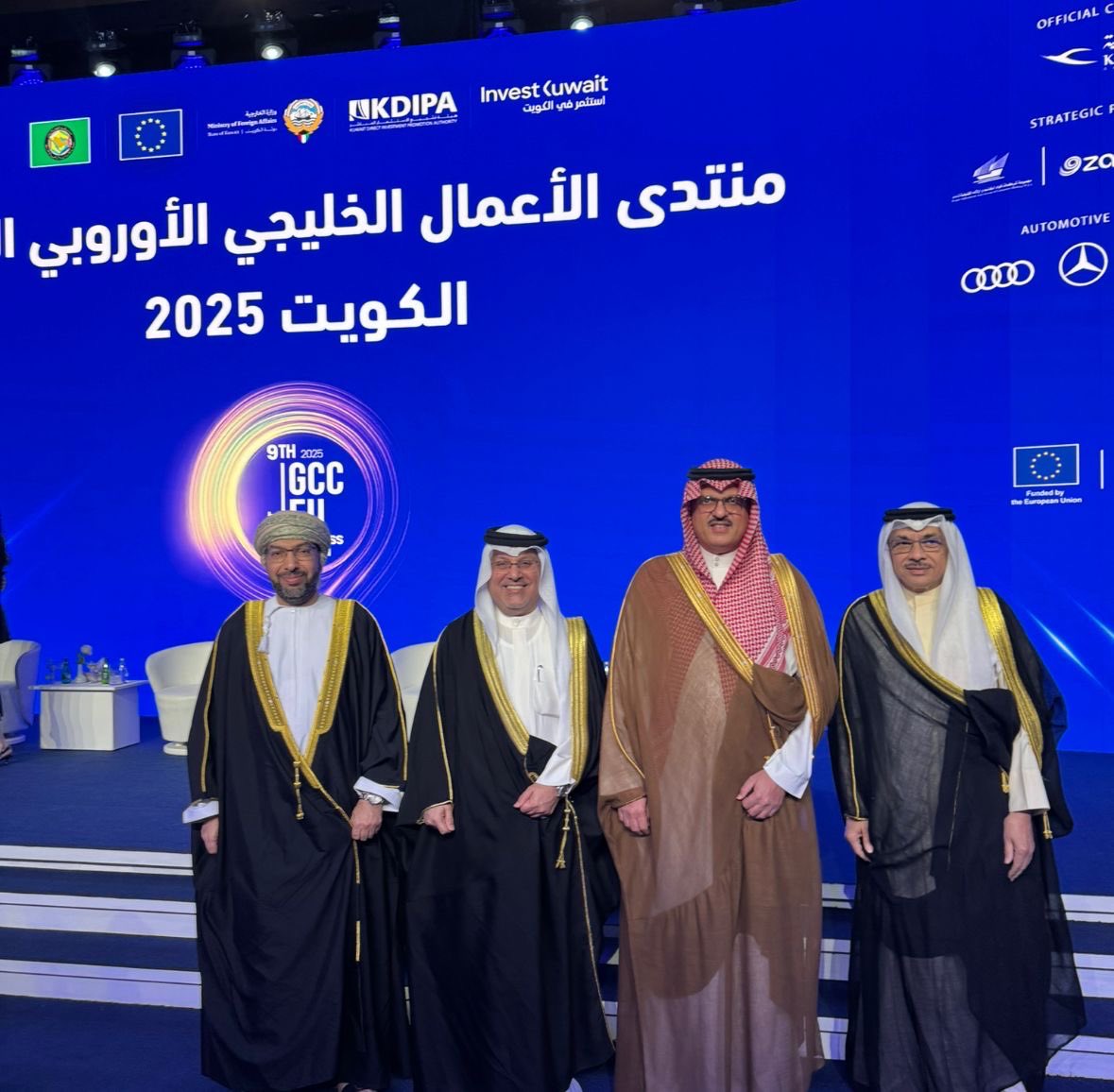 BahrainEmbKW's tweet image. حضر سعادة السفير صلاح علي المالكي، سفير مملكة البحرين لدى دولة الكويت، حفل افتتاح منتدى الأعمال الخليجي الأوروبي التاسع الذي أُقيم تحت رعاية وحضور سمو الشيخ أحمد العبدالله الأحمد الصباح، رئيس مجلس الوزراء، وعدد من المسؤولين ورؤساء البعثات الدبلوماسية المعتمدين لدى دولة الكويت.