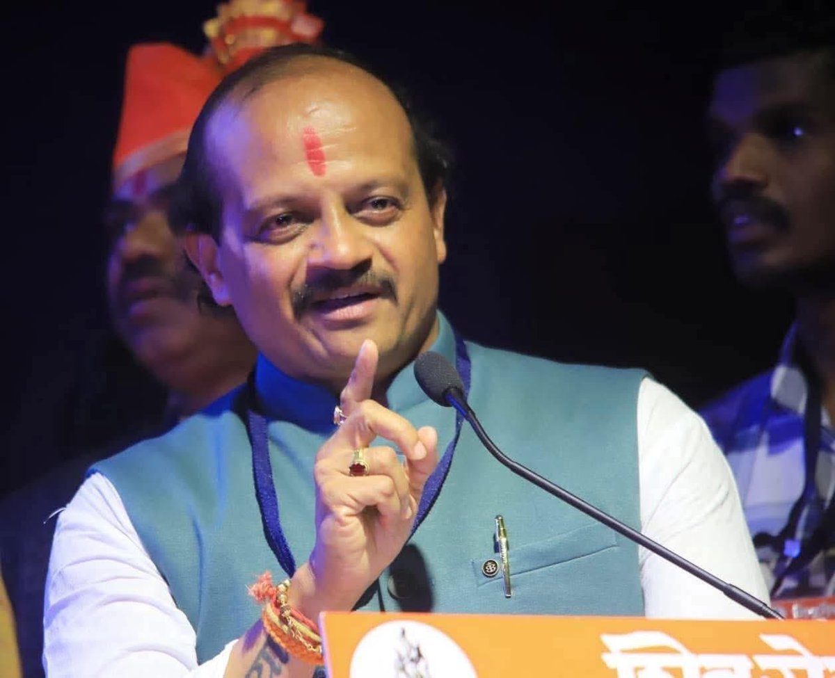 vasantmore88's tweet photo. लाडक्या बहिणींना द्यायला यांच्याकडे पैसे नाहीत...,

परंतु लाडक्या लेकाचे हट्ट पुरवण्यासाठी कमी पैश्यात जमिनी घेण्यासाठी यांच्याकडे दोन हजार कोटी कसे असतात...

सगळ्या सत्ताधाऱ्यांचं एकदम मस्त चाललंय...

मग कशाला हे महानगरपालिकेच्या निवडणुका घेतील... https://t.co/GdKX3i6uqS