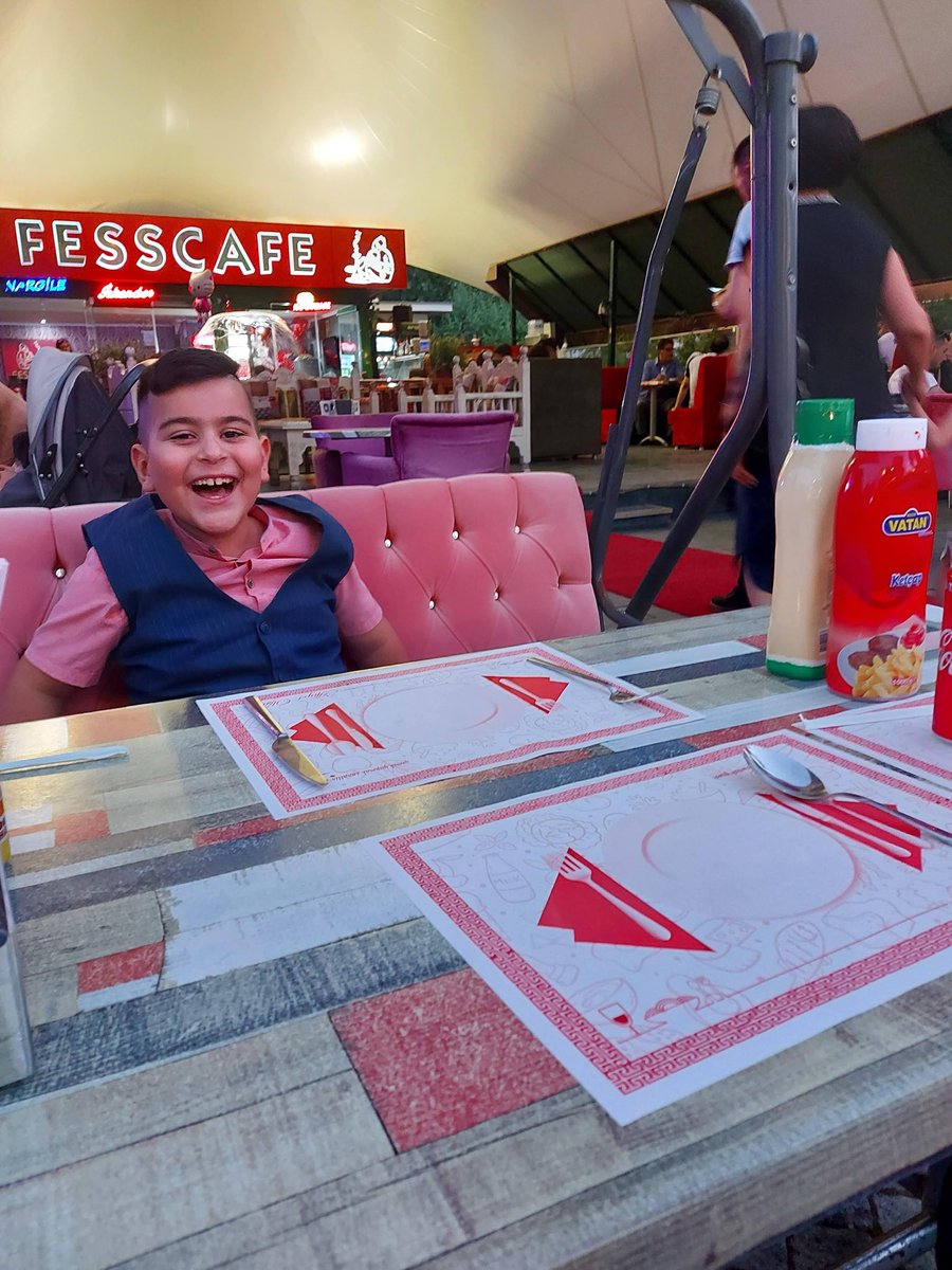 Gülüşünü elinden alanları unutmayacağım. Nerde adalet kime göre neye göre işliyor? 11 yaşında bir çocuğun yaşam hakkı elinden alındı duymuyor musunuz?122 gün oldu oğlumun gülüşüne,kokusuna “Anne”diyişine hasretim. Ne kadar sabır etmemizi bekliyorsunuz.
