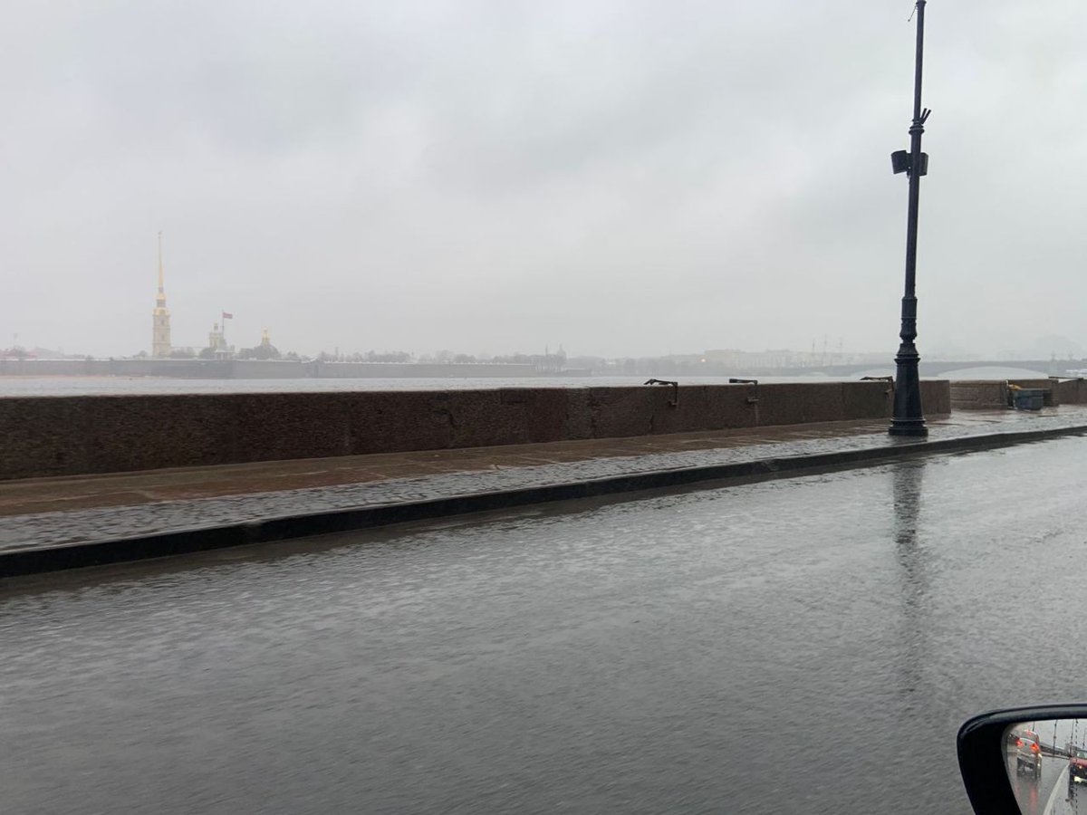 Это тоже на тему цветного фото Петербурга)