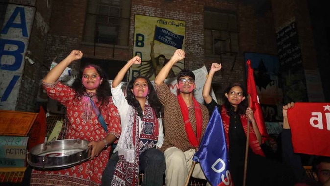 piovijay's tweet photo. #JNUSUElection: जेएनयू छात्र संघ चुनाव के आए परिणाम, चारों सीटों पर लेफ्ट उम्मीदवारों का कब्जा,काशी की अदिति मिश्रा बनीं JNU की अध्यक्ष
JNU student union election results out; Left candidates win all four seats; Kashi's #AditiMishra becomes #JNU president
https://t.co/5SZo4FtLMp https://t.co/mnIFuGSUM3