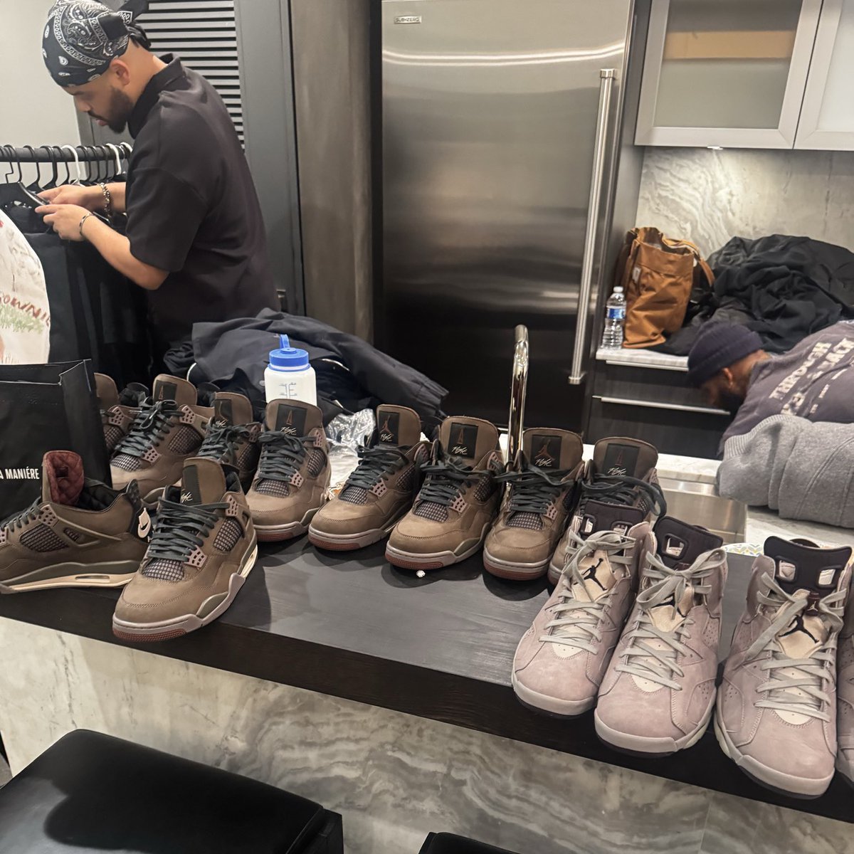 First Look at the new A Ma Maniere x Jordan 4

📸: <a href="/REESElaflare/">RESTING RICH FACE</a>