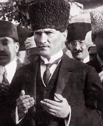 Ey ATATÜRK’e hakaret eden 
geride kalan bit yavruları..

Günde 5 kez 
Ayda 150 kez
Yılda 1825 kez 
duyduğun ezan sesini 
10 Kasım da 1 kez duyduğun 
siren sesine borçlusun..

NOKTA..!
