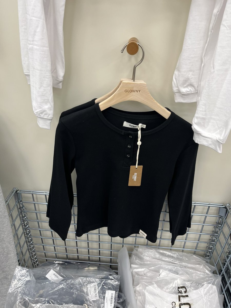 รับหิ้ว glowny 🪽⭐️ pre- black friday 🌀 up to 60! เลยค่าา

🥨 รับทั้งหิ้วและกดเว็บ

รับถึงวันอาทิตย์ 9/11 เที่ยง 🗯️