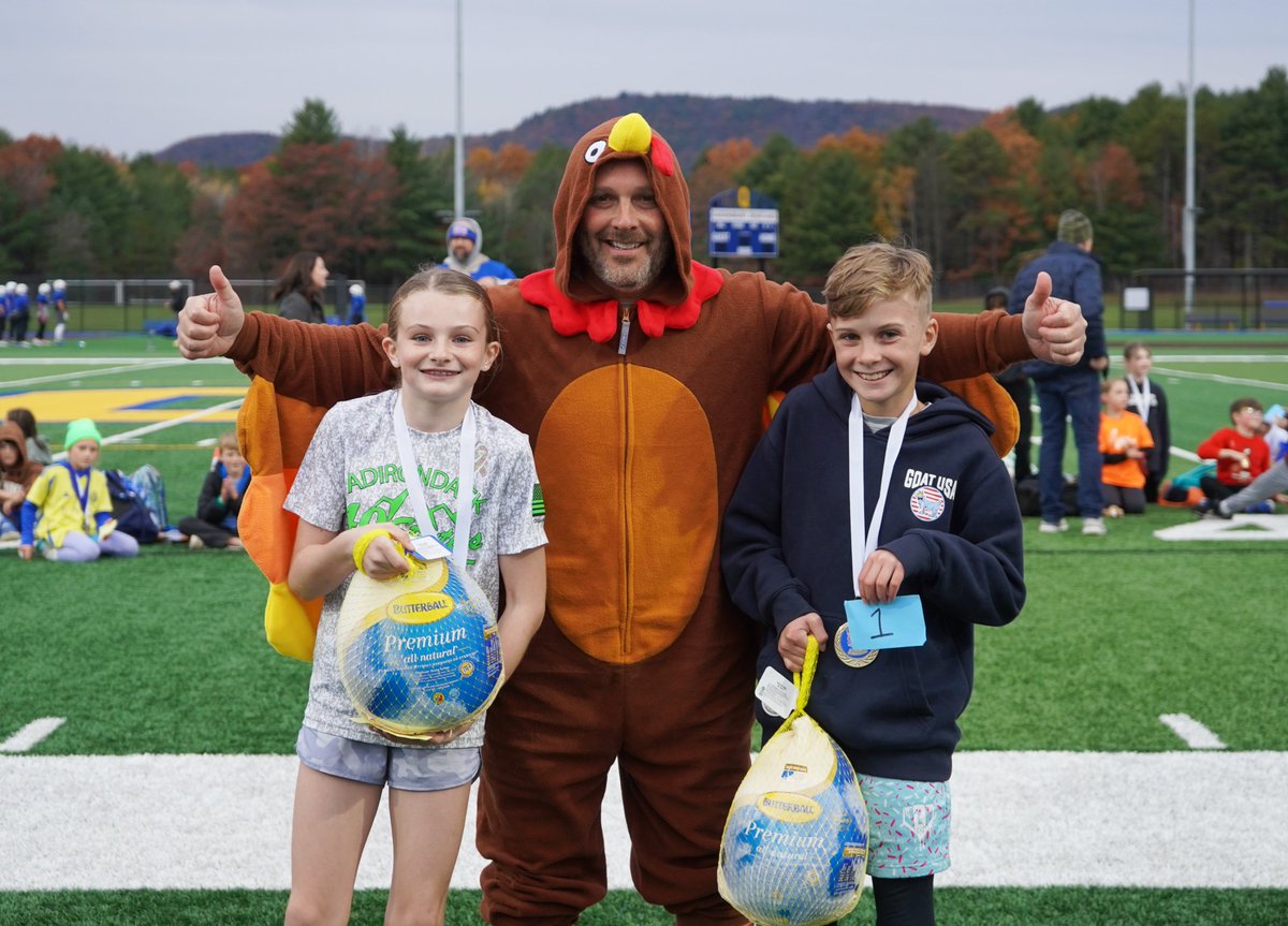qufsd's tweet photo. 🦃 About 101 fourth graders from William H. Barton Intermediate School ran in the annual Turkey Trot on Wednesday, Nov. 5. 🏃 See all the photos at: https://t.co/4XATBOM0A3
#QUFSD #qufsd #whbi #spartatude💛💙 https://t.co/jPKCvW6fmg