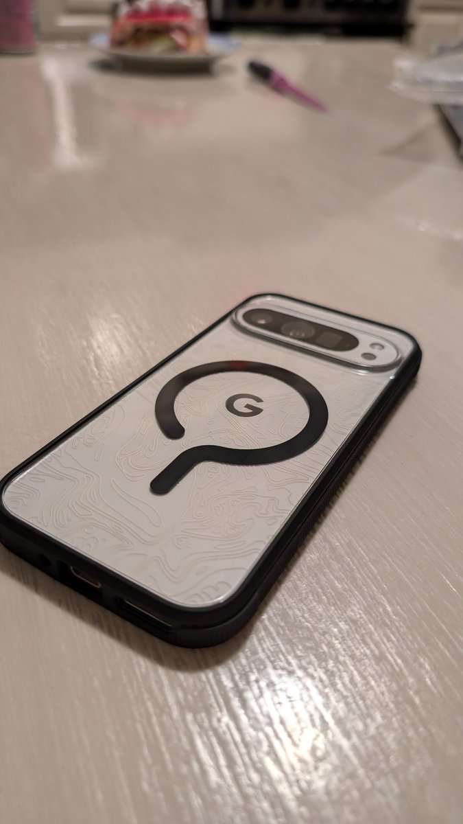 Imyasuocidal's tweet photo. @dbrand 
Thank you robots!
My Gf said that she is annoyed that the grip didnt have the skin preinstalled(i left her suffering, doesnt read instructions lmao)
Amazing work really happy with the ghost. (Sister left the little ghosts) https://t.co/zaJNnBAE1X