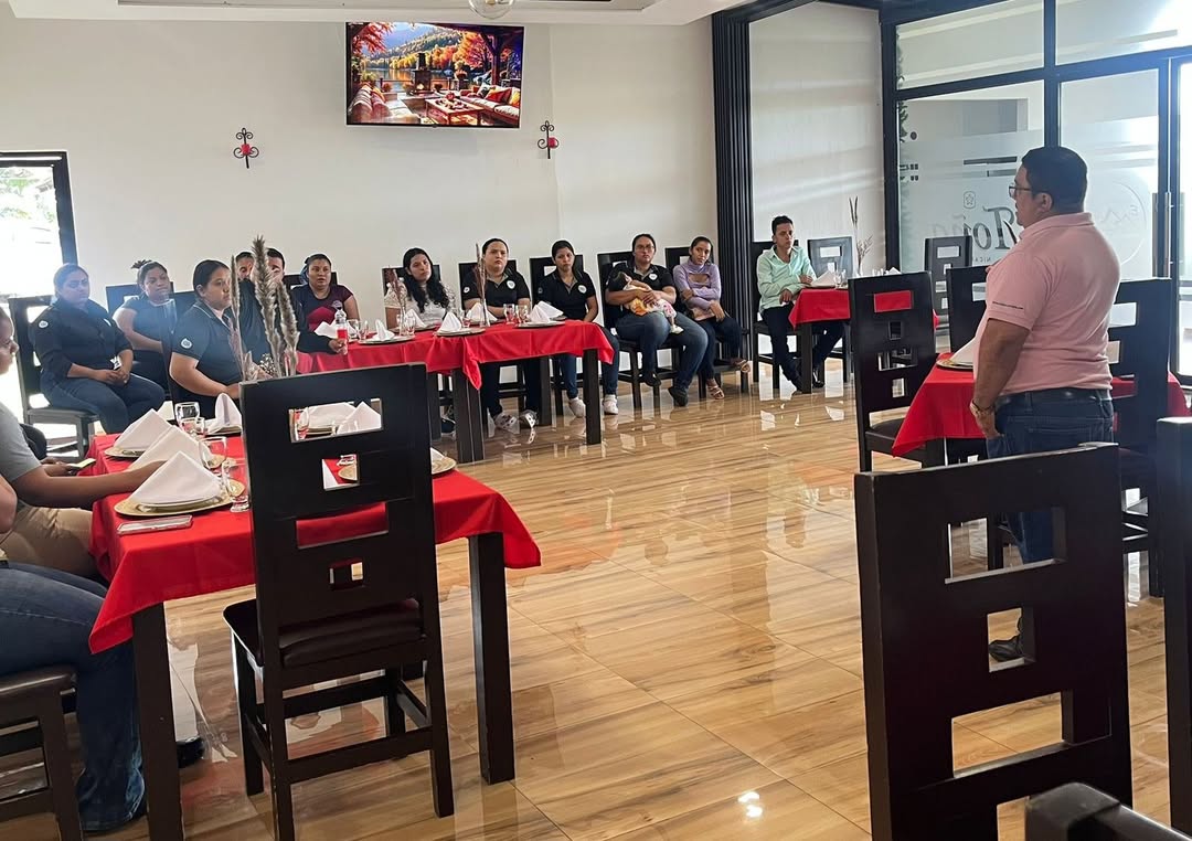 El restaurante El Mirador, en Juigalpa, continúa preparándose para culminar exitosamente su proceso de renovación del distintivo MODERNIZA. 

✅️📑

#NicaraguaFascinanteIrresistible 
#NicaraguaÚnicaOriginal 
#InturNicaragua