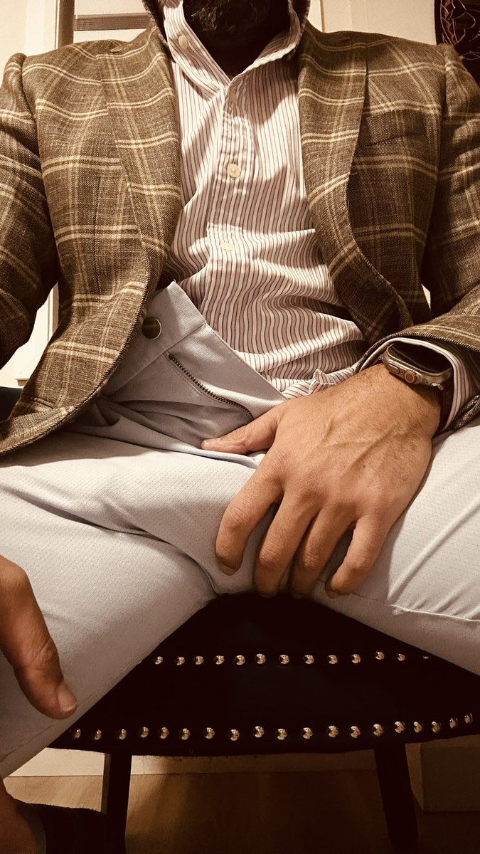 singledadating's tweet photo. How’s my work outfit today? https://t.co/Gxv16N5KBk