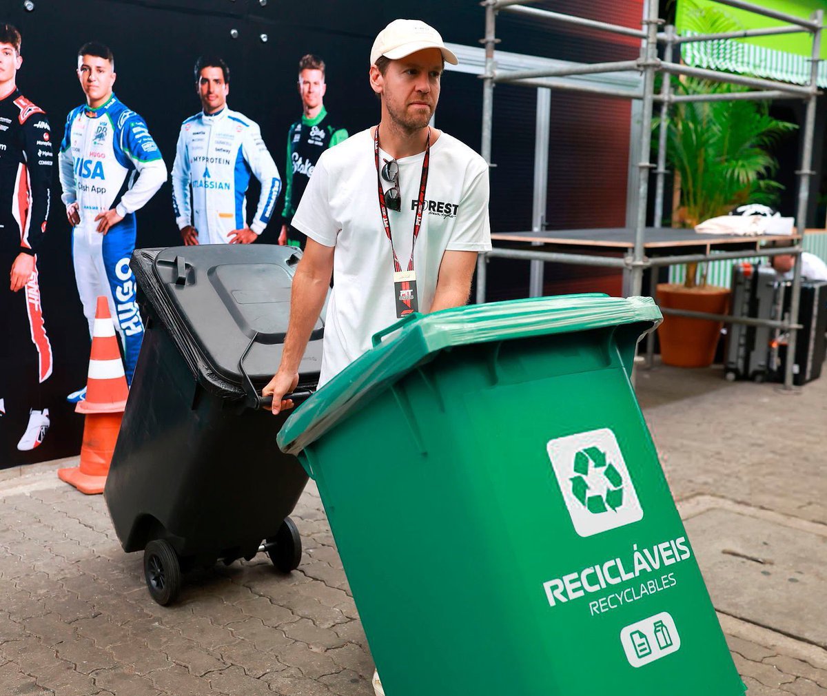 Sebastian Vettel spotted with Lawson and Tsunoda