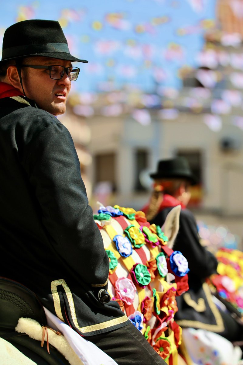 paconunez_'s tweet photo. 🐎🎉 Enhorabuena a El Carpio de Tajo y a toda su gente por la declaración de la fiesta de las “Carreras de Caballos Enjaezados” como Fiesta de Interés Turístico Regional.

Una tradición con más de 400 años de historia, llena de emoción, jinetes valientes y caballos magníficos que hacen latir el corazón de Castilla-La Mancha.

Gracias también al alcalde, Diego Martín Fernández, por su compromiso y liderazgo para que esta celebración brille. Mi reconocimiento por mantener viva nuestra tierra, nuestras raíces y ese valor colectivo que tanto nos representa.