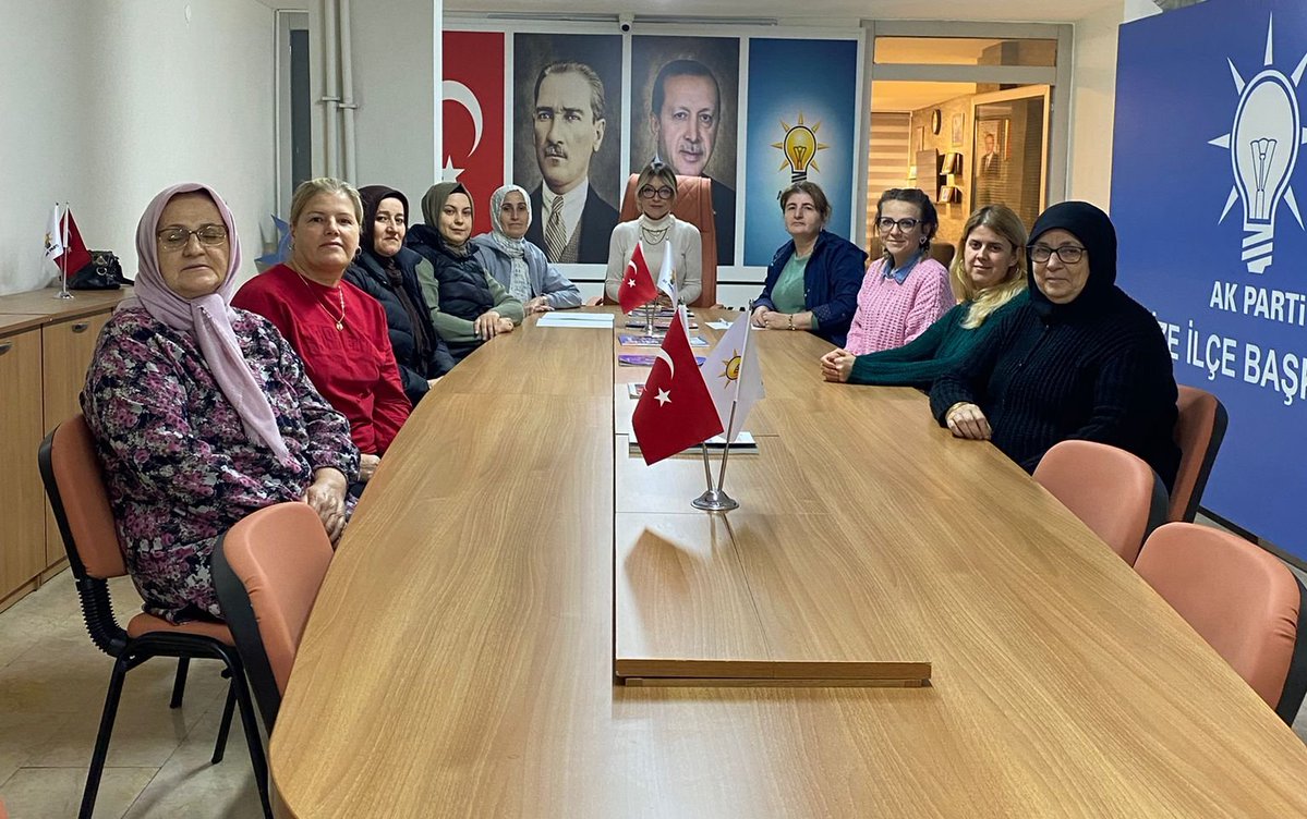 Ak Parti Vize Kadın Kolları İlçe Yönetim Kurulu olarak  haftalık toplantımızı  gerçekleştirerek .Birim Başkanlarımız ile  teşkilat çalışmalarımızı planladık. Biriz beraberiz🇹🇷💡
