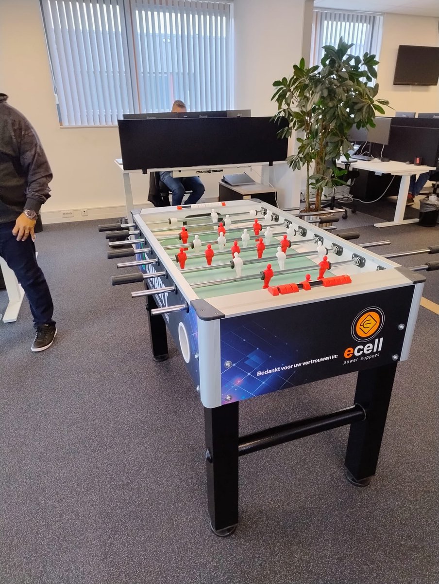 Daar staat er weer één: een gepersonaliseerde Heemskerk Tactic voetbaltafel. 

Nóg mooier gemaakt door Zwart Techniek uit Houten. Veel plezier ermee!

playheemskerk.com/voetbaltafel-h…