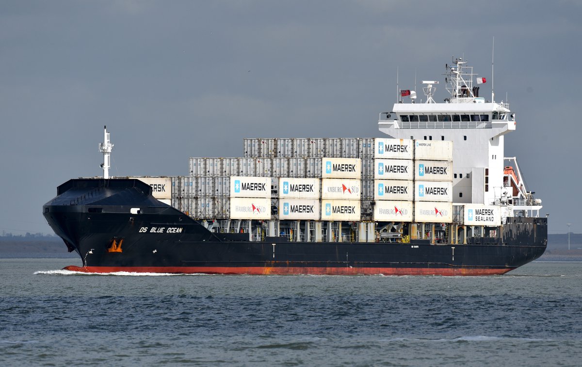 FraserG32883664's tweet image. Container ship DS Blue Ocean near Cliffe. #ContainerShip #ContainerShips #ContainerCarrier #WorkingRiver #CargoShip #Shipping #ShipsInPics #Maritime #Marine #Import #Export #Trade #Commerce #Ship #Ships #CommercialShipping #Ship #Containerschiff #Maersk #Thames #RiverThames