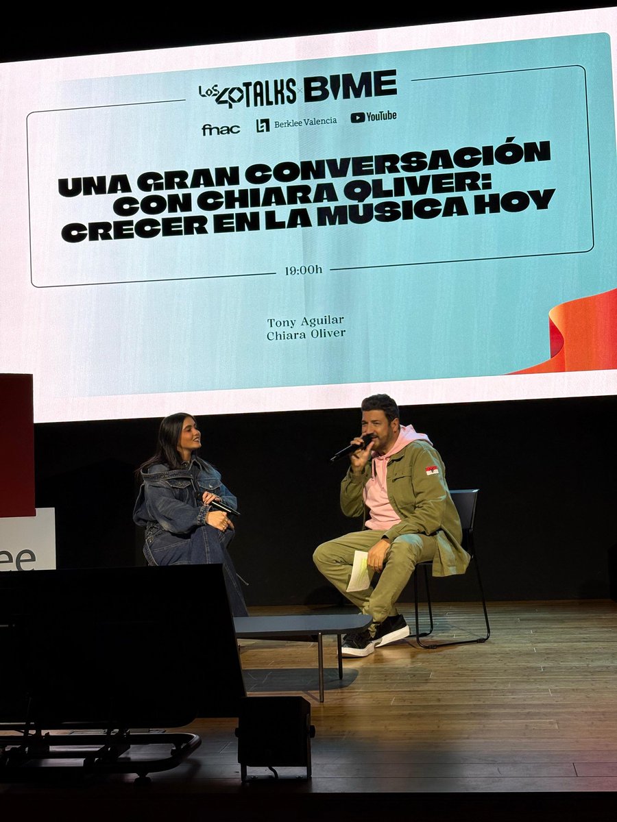 UniversalSpain's tweet image. 🗣 @chiaraoliver con @TonyAguilarOfi en @Los40 Talks BIME en Valencia !