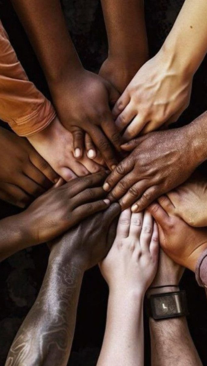 CorellaTej7982's tweet photo. #stopracism #stopracismo #noalaguerra #stopxenofobia #stopxenophobia #humanidad #hunanity #humanrights #lifematters #live #colours #colors #hands #pau #pace #Solidaridad #Empathy #world https://t.co/Z9oGMxNrX3