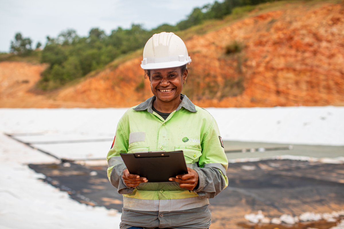 IFC_org's tweet photo. Strong hands. Strong minds. Strong future.
💪 With support from IFC, @PNG_BCFW, @dfat & @MFATNZ, more workplaces are opening doors for #PapuaNewGuinea’s ‘pawa meris’. Learn more: ➡️ https://t.co/0BsxLunYsh #MeriSaveTrades https://t.co/koYMvOmpeN
