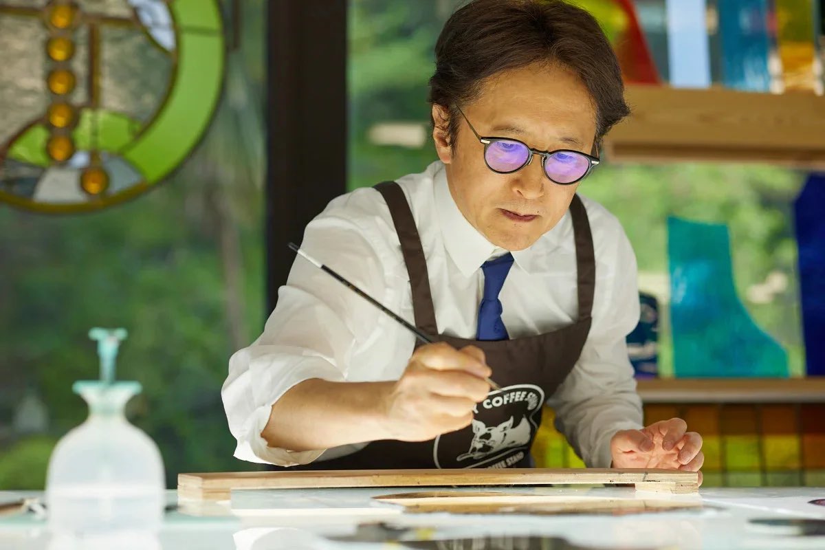 ByAraki's tweet photo. Pics of Hirohiko Araki working on the project. https://t.co/3nhKmqEKEX