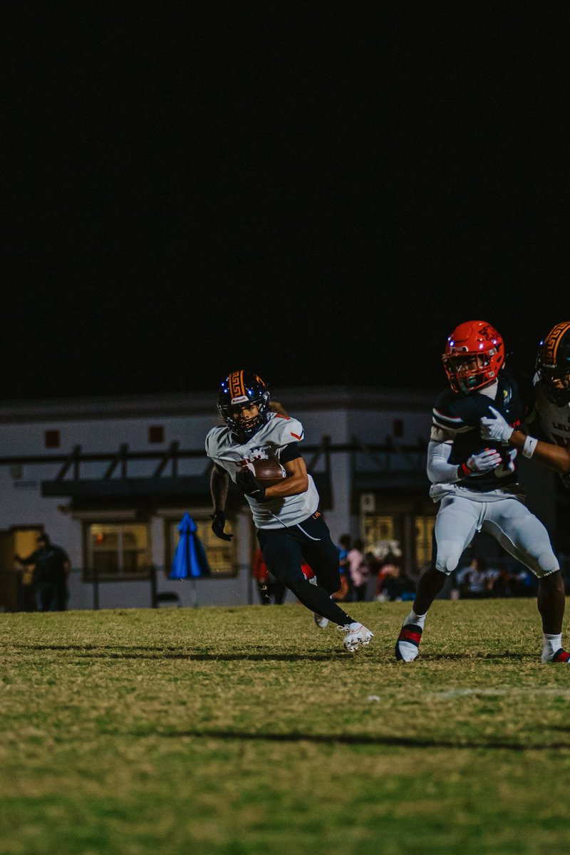 Coaches.. MUST WATCH film! I can make a big impact on the field ‼️

Student athlete A and B student 3.1 unweighted gpa 
 
Stats for junior and senior year 
-36 touchdowns 
-3900 yards 
-70 solo tackles 
-5 picks
-3 kick return and 2 punt return TDs

hudl.com/video/3/231697…